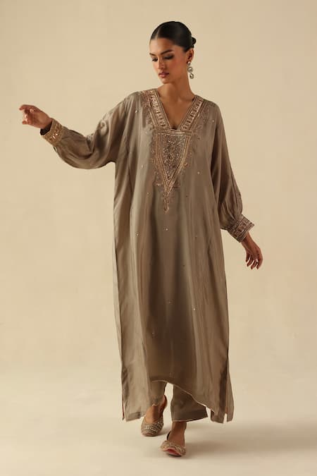 Begum Gold Silk Sequins V-neck Saaz Phiran Kurta With Pant 