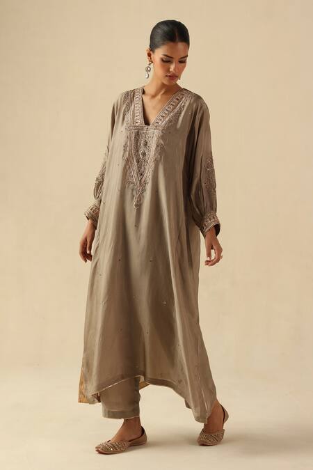 Buy Begum Gold Silk Sequins V-neck Saaz Phiran Kurta With Pant Online at Aza Fashions Buy_Begum_Gold Silk Sequins V-neck Saaz Phiran Kurta With Pant _Online_at_Aza_Fashions