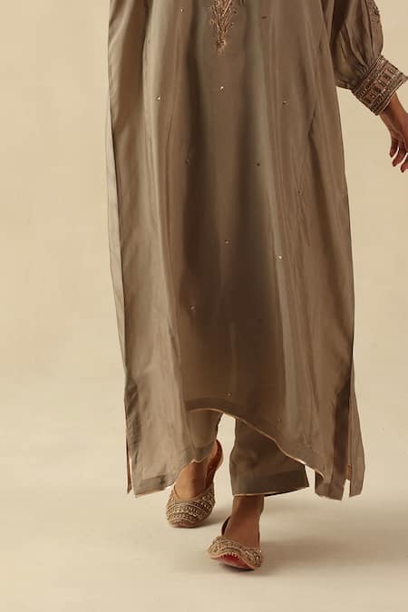 Shop Begum Gold Silk Sequins V-neck Saaz Phiran Kurta With Pant Online at Aza Fashions Shop_Begum_Gold Silk Sequins V-neck Saaz Phiran Kurta With Pant _Online_at_Aza_Fashions