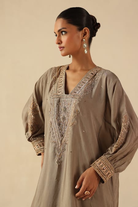 Shop_Begum_Gold Silk Sequins V-neck Saaz Phiran Kurta With Pant 