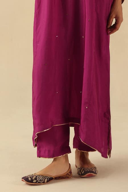 Begum Magenta Silk Sequins, Embroidery V-neck Saaz Phiran Kurta With Pant Online at Aza Fashions Begum_Magenta Silk Sequins, Embroidery V-neck Saaz Phiran Kurta With Pant _Online_at_Aza_Fashions