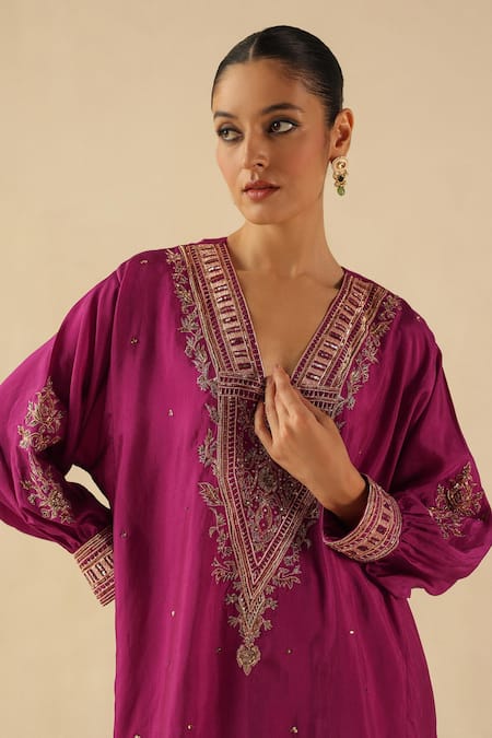 Begum_Magenta Silk Sequins, Embroidery V-neck Saaz Phiran Kurta With Pant _at_Aza_Fashions