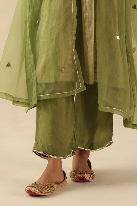 Begum_Green Silk, Organza Round Neck Naksh Kurta Pant Set _Online_at_Aza_Fashions