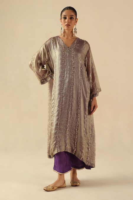 Buy_Begum_Purple Tissue, Silk, Organza Embroidery V-neck Jhoomar Kurta Pant Set _Online_at_Aza_Fashions