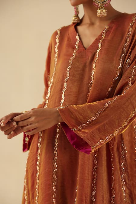 Buy_Begum_Red Tissue, Silk, Organza Embroidery V-neck Jhoomar Kurta Pant Set 