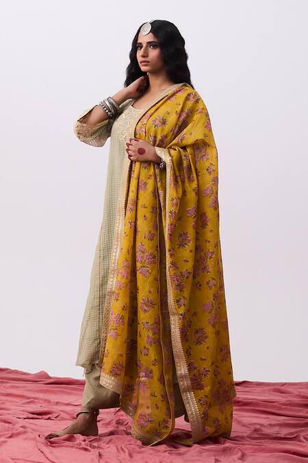 Pants And Pajamas_Green Chanderi Embroidery Round Neck Kurta _Online_at_Aza_Fashions