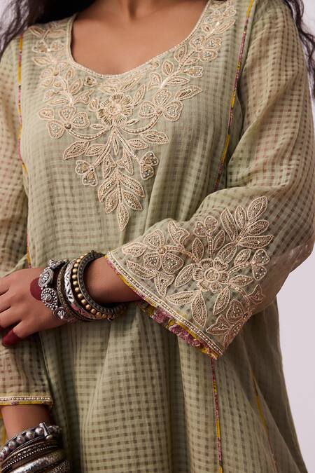 Pants And Pajamas_Green Chanderi Embroidery Round Neck Kurta _at_Aza_Fashions