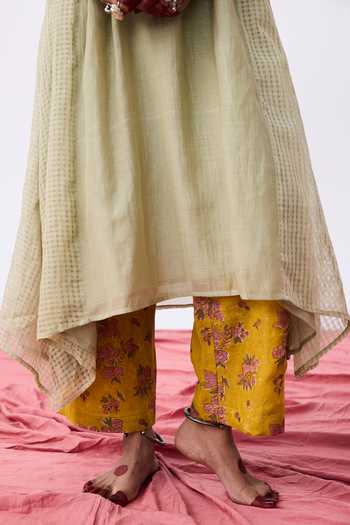 Pants And Pajamas_Green Chanderi Embroidery Round Neck Kurta Set _at_Aza_Fashions