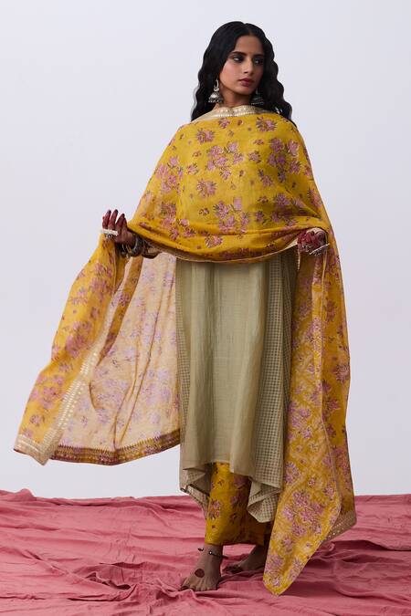 Buy Pants And Pajamas Green Chanderi Embroidery Round Neck Kurta Set Online at Aza Fashions Buy_Pants And Pajamas_Green Chanderi Embroidery Round Neck Kurta Set _Online_at_Aza_Fashions