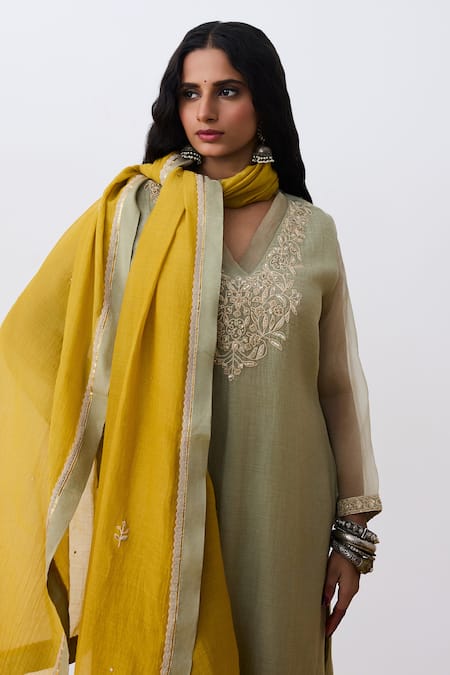 Pants And Pajamas_Green Chanderi Embroidery V-neck Kurta _Online_at_Aza_Fashions