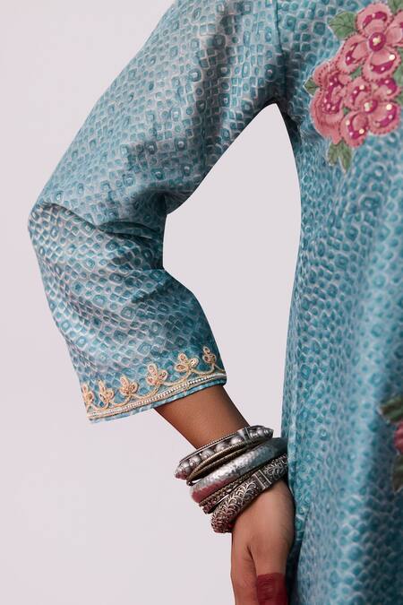 Shop Pants And Pajamas Blue Cotton, Silk Embroidery V-neck Kurta Pant Set Online at Aza Fashions Shop_Pants And Pajamas_Blue Cotton, Silk Embroidery V-neck Kurta Pant Set _Online_at_Aza_Fashions