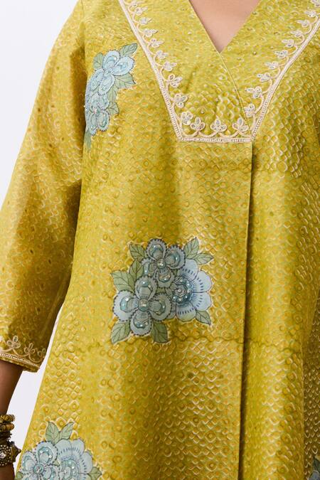 Buy Pants And Pajamas Green Cotton, Silk Embroidery V-neck Kurta Pant Set Buy_Pants And Pajamas_Green Cotton, Silk Embroidery V-neck Kurta Pant Set