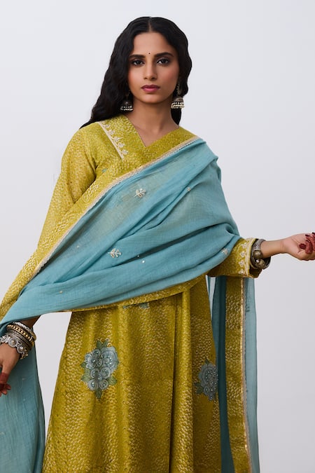 Shop_Pants And Pajamas_Green Chanderi Embroidery V-neck Kurta _Online_at_Aza_Fashions