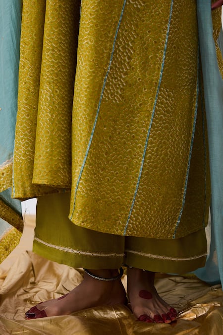 Buy Pants And Pajamas Green Cotton, Silk, Chanderi Embroidery V-neck Kurta Pant Set With Dupatta Online at Aza Fashions Buy_Pants And Pajamas_Green Cotton, Silk, Chanderi Embroidery V-neck Kurta Pant Set With Dupatta _Online_at_Aza_Fashions