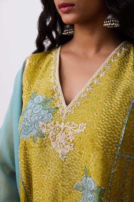 Pants And Pajamas Green Cotton, Silk, Chanderi Embroidery V-neck Kurta Pant Set With Dupatta at Aza Fashions Pants And Pajamas_Green Cotton, Silk, Chanderi Embroidery V-neck Kurta Pant Set With Dupatta _at_Aza_Fashions