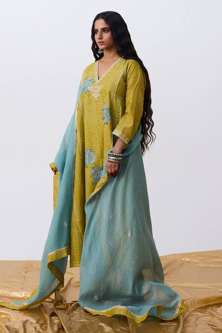 Pants And Pajamas Green Cotton, Silk Embroidery V-neck Kurta Set Online at Aza Fashions Pants And Pajamas_Green Cotton, Silk Embroidery V-neck Kurta Set _Online_at_Aza_Fashions