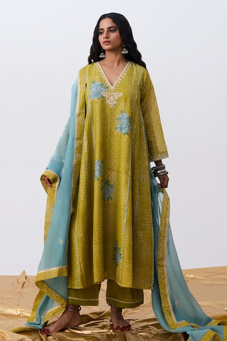 Pants And Pajamas Green Cotton, Silk Embroidery V-neck Kurta Set