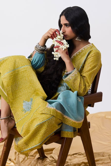Buy_Pants And Pajamas_Green Chanderi Embroidery V-neck Kurta _Online_at_Aza_Fashions
