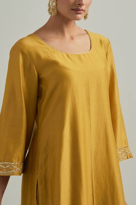 Ikshita Choudhary_Yellow Chanderi, Organza Embroidery Square Neck Mustard Hand Kurta Set _at_Aza_Fashions