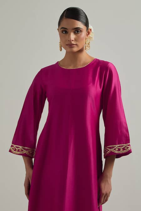 Ikshita Choudhary_Magenta Chanderi, Organza Embroidery Round Neck Hand Kurta Set _Online_at_Aza_Fashions