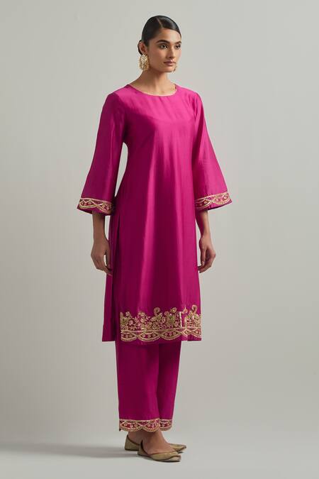 Ikshita Choudhary_Magenta Chanderi, Organza Embroidery Round Neck Hand Kurta Set _at_Aza_Fashions