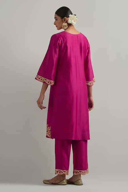 Ikshita Choudhary Magenta Hand Embroidered Chanderi Kurta Set 