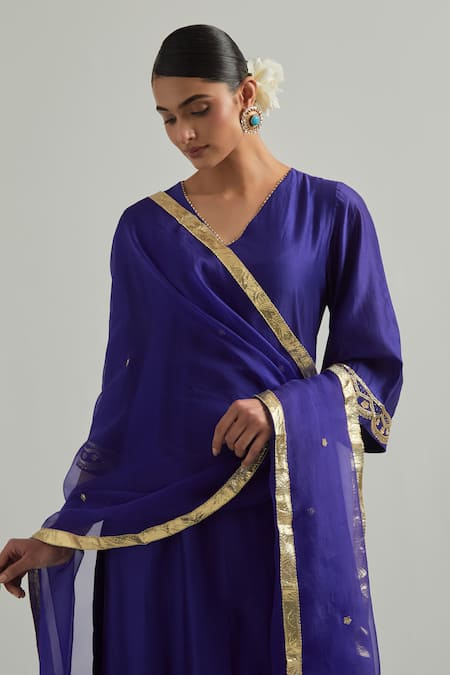 Buy_Ikshita Choudhary_Purple Chanderi, Organza Embroidery V-neck Hand Kurta Set _Online_at_Aza_Fashions