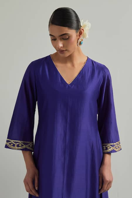 Shop_Ikshita Choudhary_Purple Chanderi, Organza Embroidery V-neck Hand Kurta Set _Online_at_Aza_Fashions