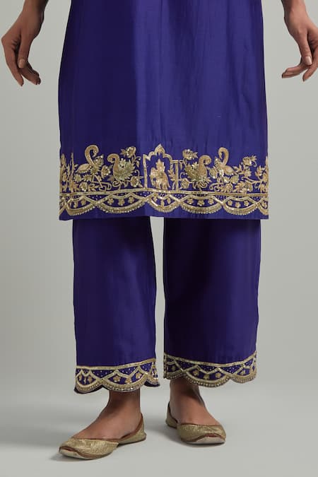 Ikshita Choudhary_Purple Chanderi, Organza Embroidery V-neck Hand Kurta Set _at_Aza_Fashions