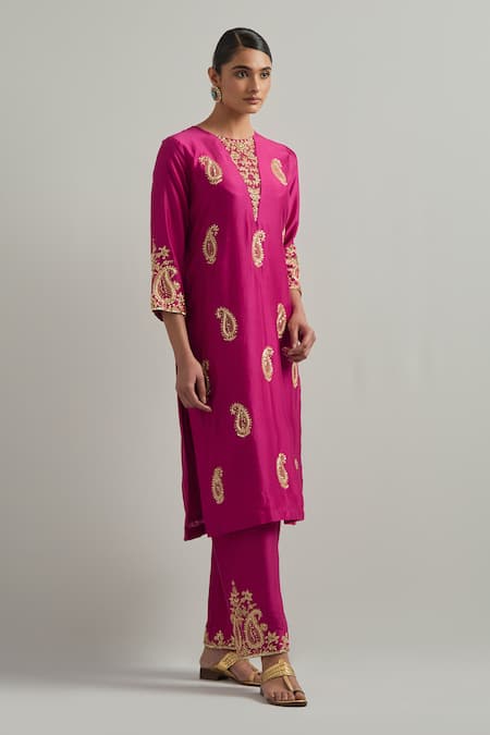 Ikshita Choudhary_Magenta Chanderi, Organza Embroidery Round Neck Hand Kurta Set _Online_at_Aza_Fashions