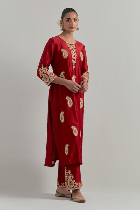 Buy_Ikshita Choudhary_Red Chanderi, Organza Embroidery Round Neck Hand Kurta Set _Online_at_Aza_Fashions