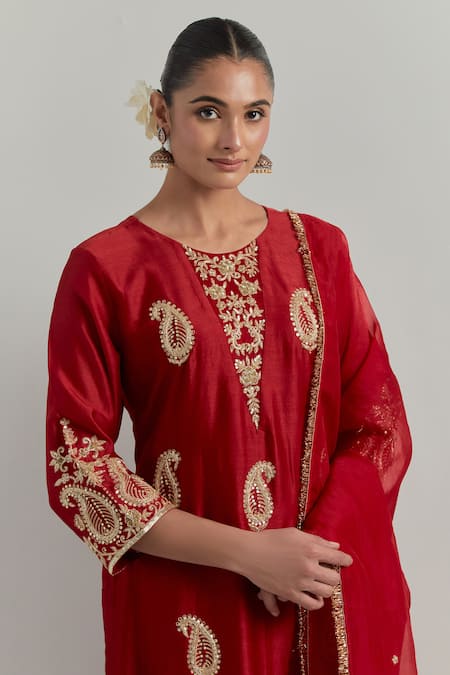 Buy_Ikshita Choudhary_Red Chanderi, Organza Embroidery Round Neck Hand Kurta Set 