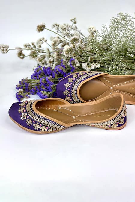 Pixie Pearlz Midnight Bloom Hand Embroidered Silk Jutti 