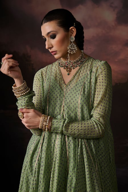 Swatti Kapoor Green Chanderi V-neck Nina Floral Print Kurta at Aza Fashions Swatti Kapoor_Green Chanderi V-neck Nina Floral Print Kurta _at_Aza_Fashions