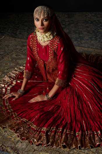 Swatti Kapoor_Red Chanderi, Silk Collared Noor Embroidered Gilet _Online_at_Aza_Fashions