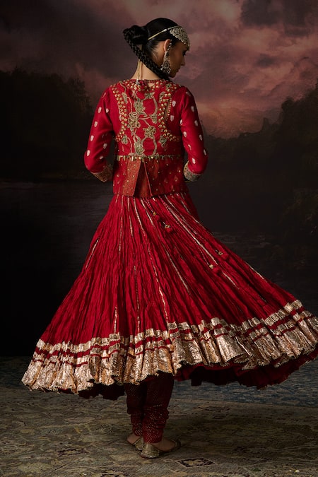 Swatti Kapoor Noor Embroidered Skirt Set With Gilet 