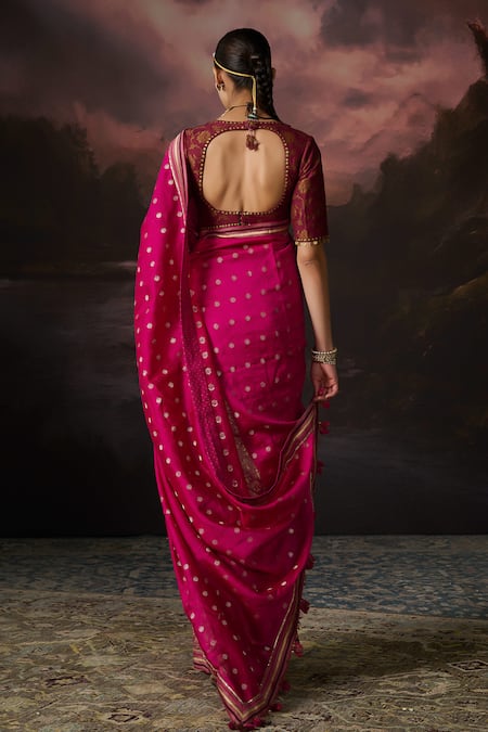 Shop Swatti Kapoor Pink Zari, Beads V-neck Jasmine Floral Woven Saree With Blouse at Aza Fashions Shop_Swatti Kapoor_Pink Zari, Beads V-neck Jasmine Floral Woven Saree With Blouse _at_Aza_Fashions