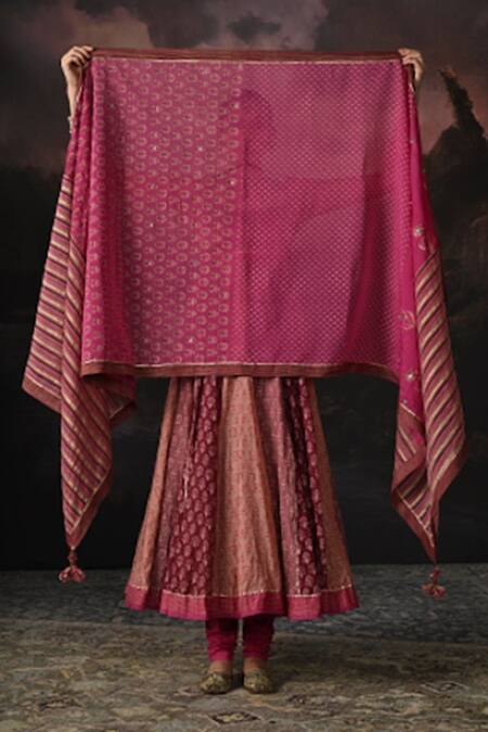 Swatti Kapoor_Pink Embroidery Haniya Floral Dupatta _Online_at_Aza_Fashions