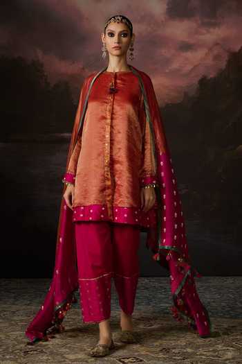 Swatti Kapoor_Pink Zari Round Neck Rehana Stripe Woven Kurta And Pant Set _at_Aza_Fashions
