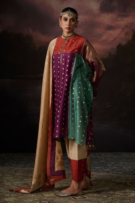 Swatti Kapoor Gold Round Neck Amara Floral Woven Kaftan Set