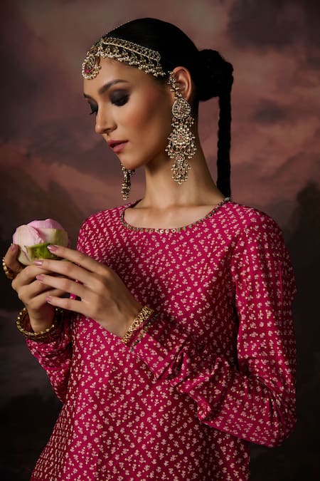 Swatti Kapoor_Pink Embroidery Round Neck Aafreen Floral Woven Kurta _Online_at_Aza_Fashions