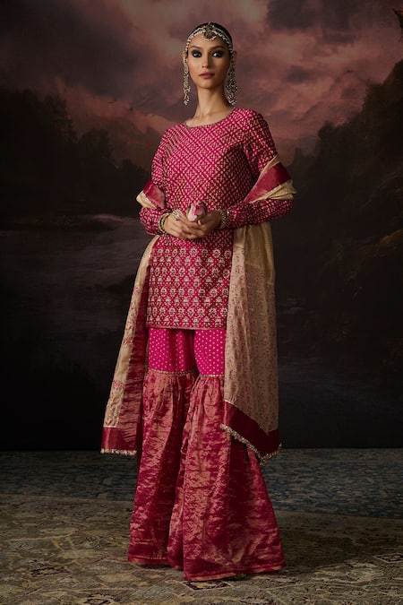 Buy_Swatti Kapoor_Pink Embroidery Round Neck Aafreen Floral Woven Kurta _Online_at_Aza_Fashions