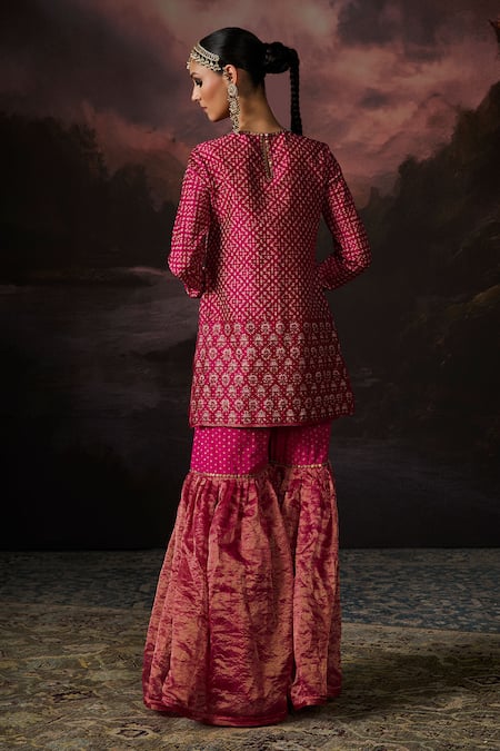Shop_Swatti Kapoor_Pink Embroidery Round Neck Aafreen Floral Woven Kurta _at_Aza_Fashions