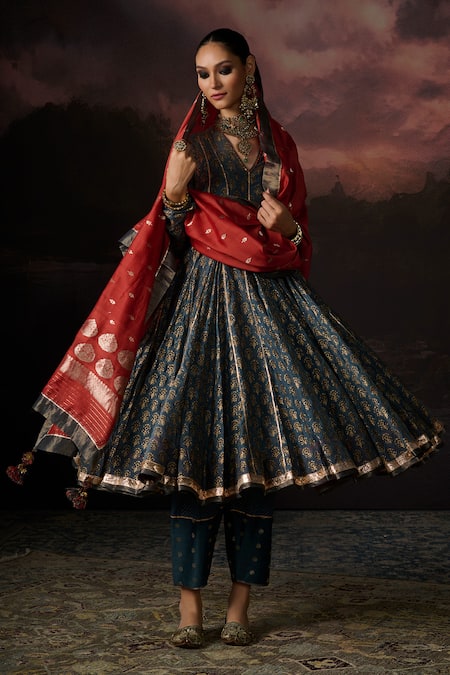 Shop Swatti Kapoor Orange Mona Floral Woven Dupatta at Aza Fashions Shop_Swatti Kapoor_Orange Mona Floral Woven Dupatta _at_Aza_Fashions