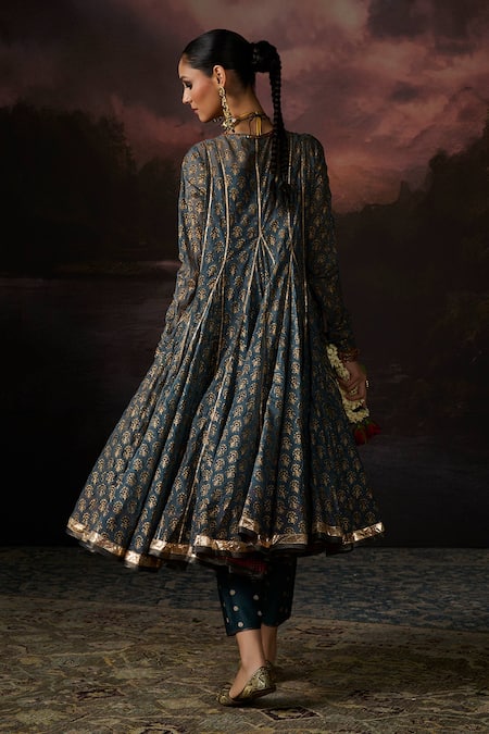 Shop Swatti Kapoor Blue Embroidery Round Neck Sufia Floral Kurta at Aza Fashions Shop_Swatti Kapoor_Blue Embroidery Round Neck Sufia Floral Kurta _at_Aza_Fashions