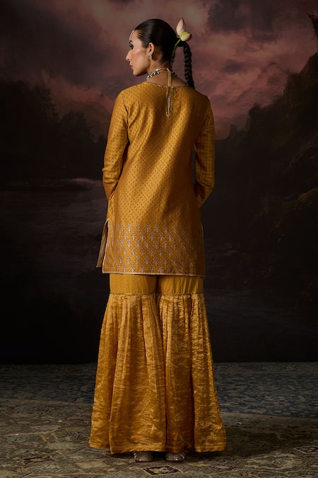 Shop_Swatti Kapoor_Yellow Chanderi Embroidery Round Neck Firoz Floral Print Kurta _at_Aza_Fashions