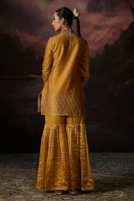 Shop_Swatti Kapoor_Yellow Chanderi Embroidery, Zari Round Neck Firoz Floral Print Kurta Set _at_Aza_Fashions