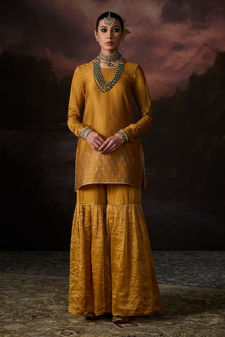 Swatti Kapoor Yellow Cotton, Chanderi Round Neck Ayaan Floral Print Kurta Set at Aza Fashions Swatti Kapoor_Yellow Cotton, Chanderi Round Neck Ayaan Floral Print Kurta Set _at_Aza_Fashions