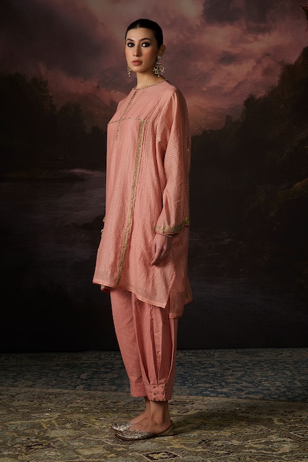 Swatti Kapoor_Pink Chanderi Embroidery Round Neck Zia Woven Kaftan _at_Aza_Fashions