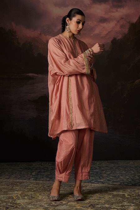 Swatti Kapoor_Pink Chanderi, Cotton Round Neck Zia Woven Kaftan Set _at_Aza_Fashions